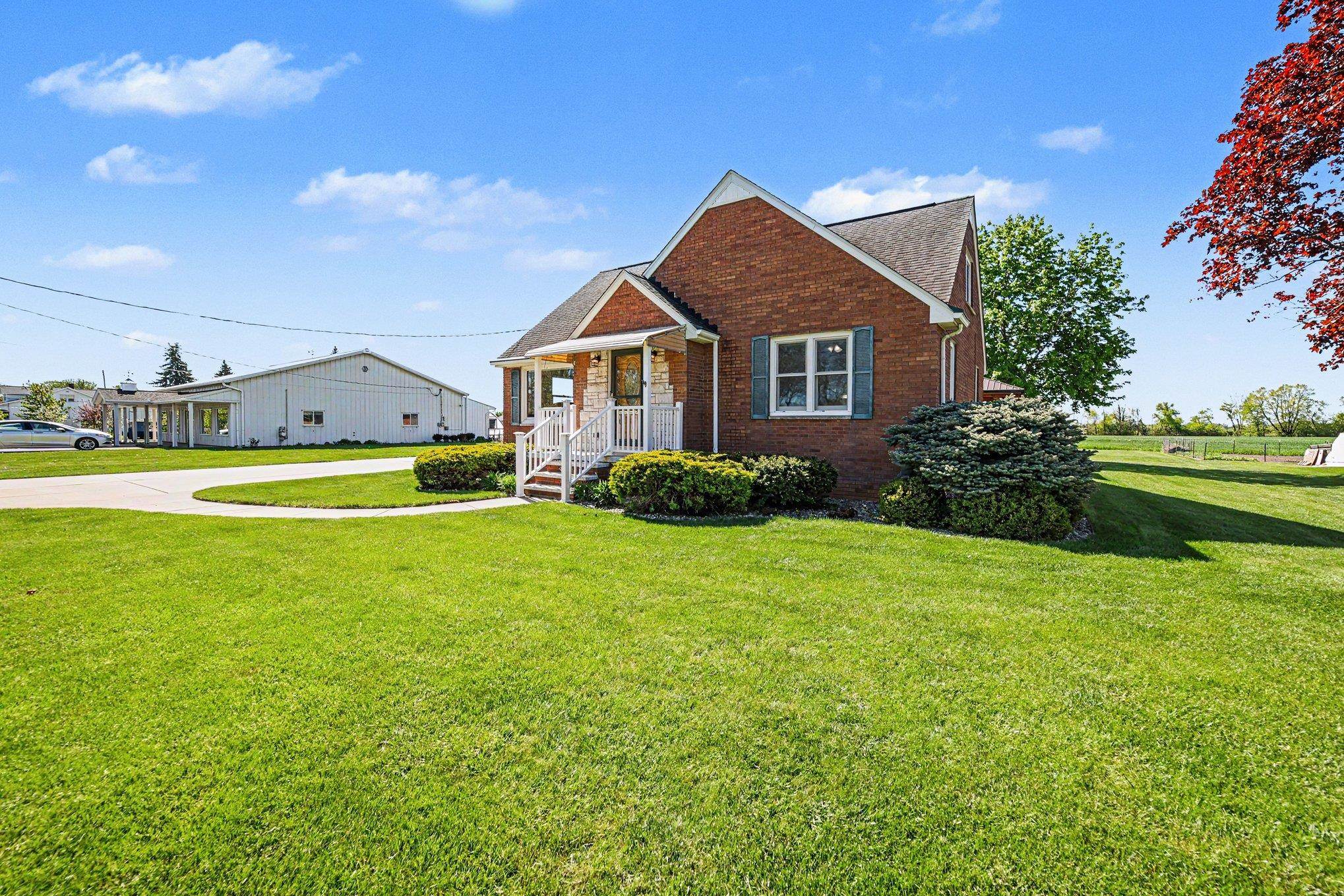2720 22nd Street Bay City, MI 48708 - Photo 3 of 25