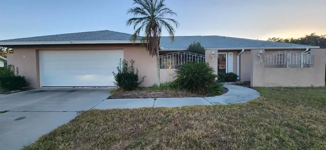 $2,500 | 5124 Palm Aire Drive, Sarasota, FL 34243