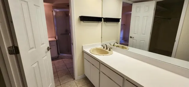 $2,500 | 5124 Palm Aire Drive, Sarasota, FL 34243