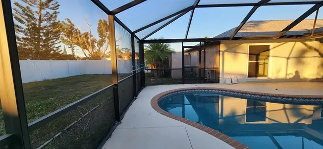 $2,500 | 5124 Palm Aire Drive, Sarasota, FL 34243