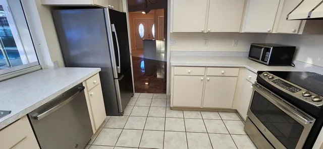 $2,500 | 5124 Palm Aire Drive, Sarasota, FL 34243