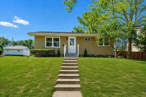 $375,000 | 820 7th Avenue East, Shakopee, MN 55379