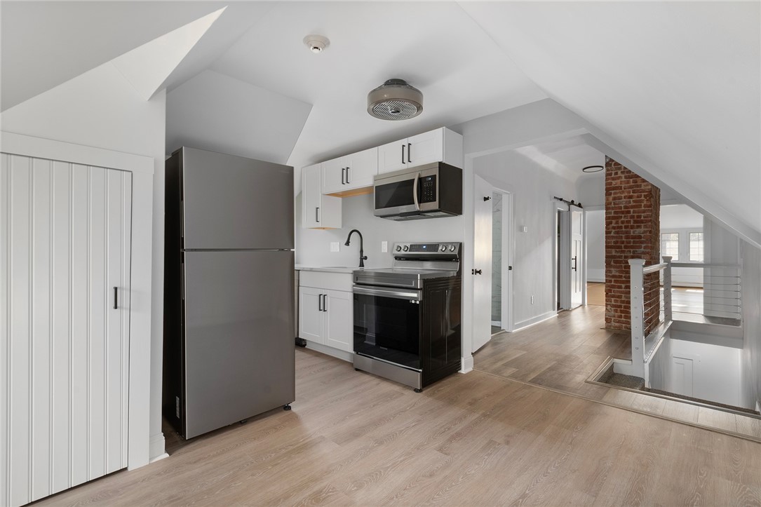 48 Everett Street, Unit E Newport, RI 02840 - Photo 15 of 31 Kitchen