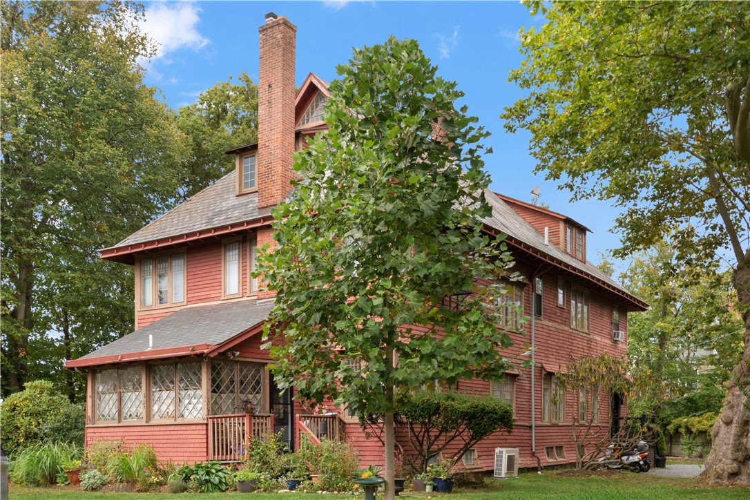 48 Everett Street, Unit E Newport, RI 02840 - Photo 2 of 31