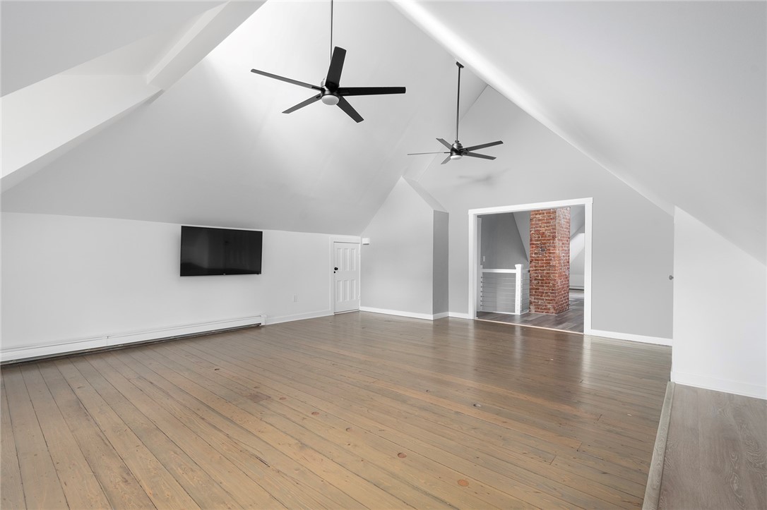 48 Everett Street, Unit E Newport, RI 02840 - Photo 6 of 31 Living Room