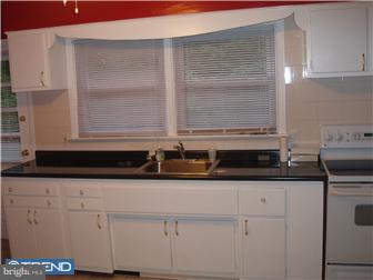 400 Springfield Road Aldan, PA 19018 - Photo 4 of 10 Kitchen