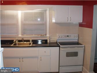400 Springfield Road Aldan, PA 19018 - Photo 5 of 10 Kitchen