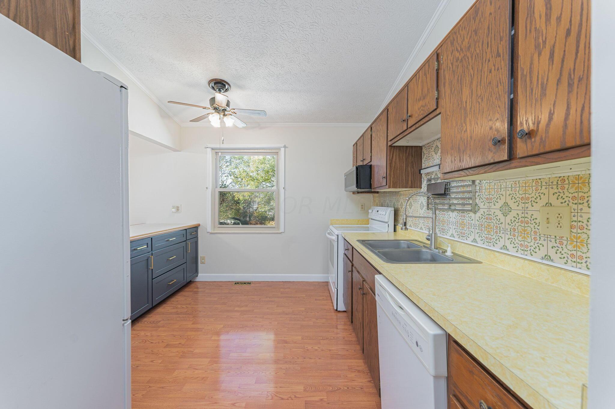1952 Wolverhampton Road Powell, OH 43065 - Photo 18 of 48 Kitchen