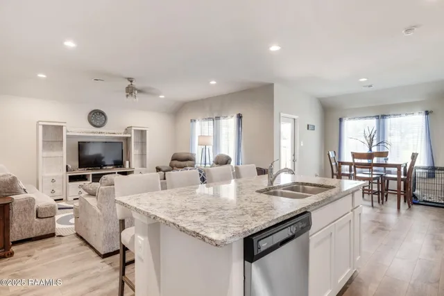 $239,000 | 124 Augustin Drive, Maurice, LA 70555