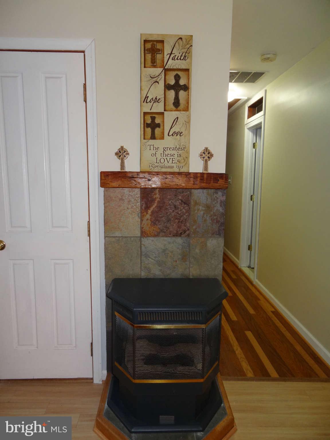 113 Roselawn Road Annapolis, MD 21403 - Photo 16 of 28 Interior General