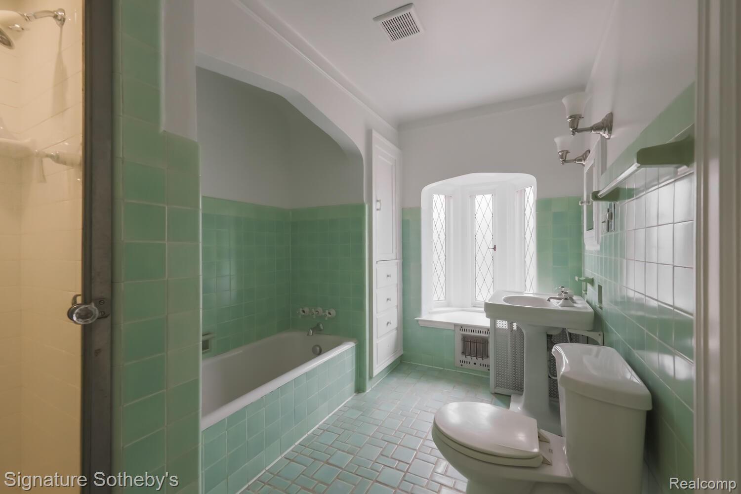 491 Lincoln Road Grosse Pointe, MI 48230 - Photo 26 of 45 491 Lincoln Rd Grosse Pointe-large-030-040-untitled 30 of 45-1500x1000-72dpi.jpg