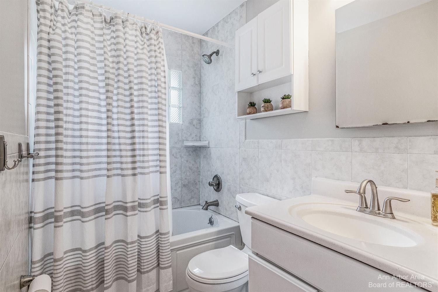 1015 North Maple Road Ann Arbor, MI 48103 - Photo 11 of 29 Photo 11