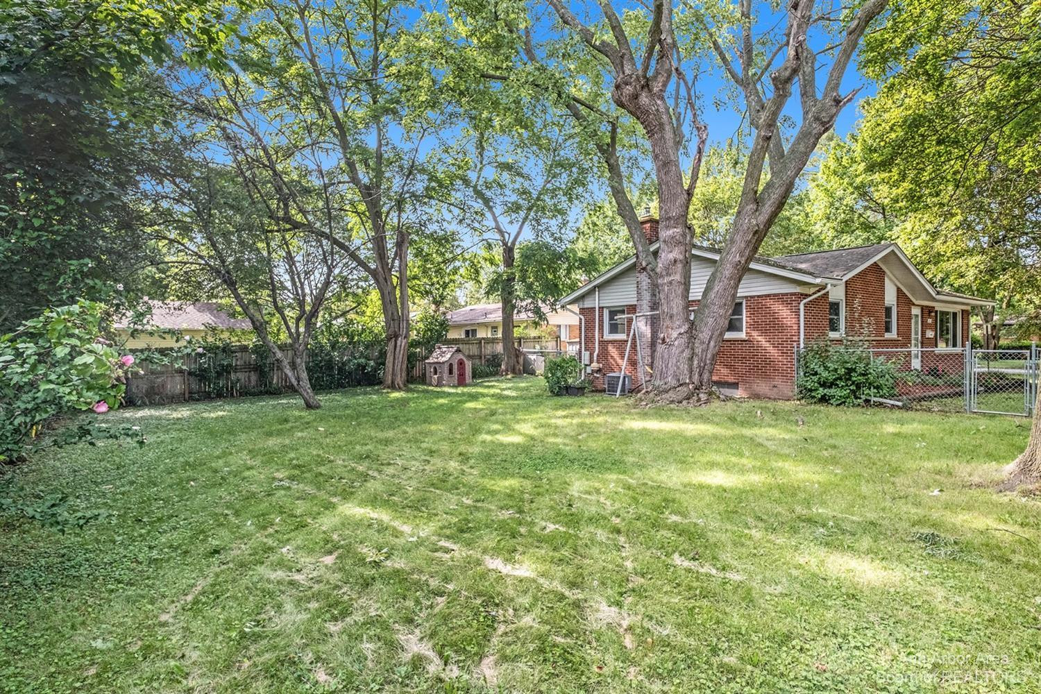 1015 North Maple Road Ann Arbor, MI 48103 - Photo 24 of 29 Photo 24