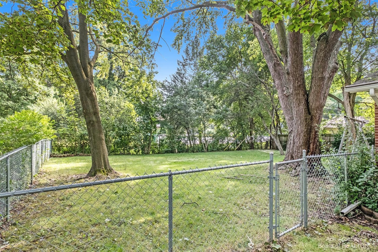1015 North Maple Road Ann Arbor, MI 48103 - Photo 25 of 29 Photo 25
