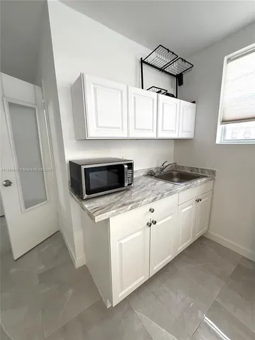 $1,500 | 624 Westward Drive, Miami Springs, FL 33166