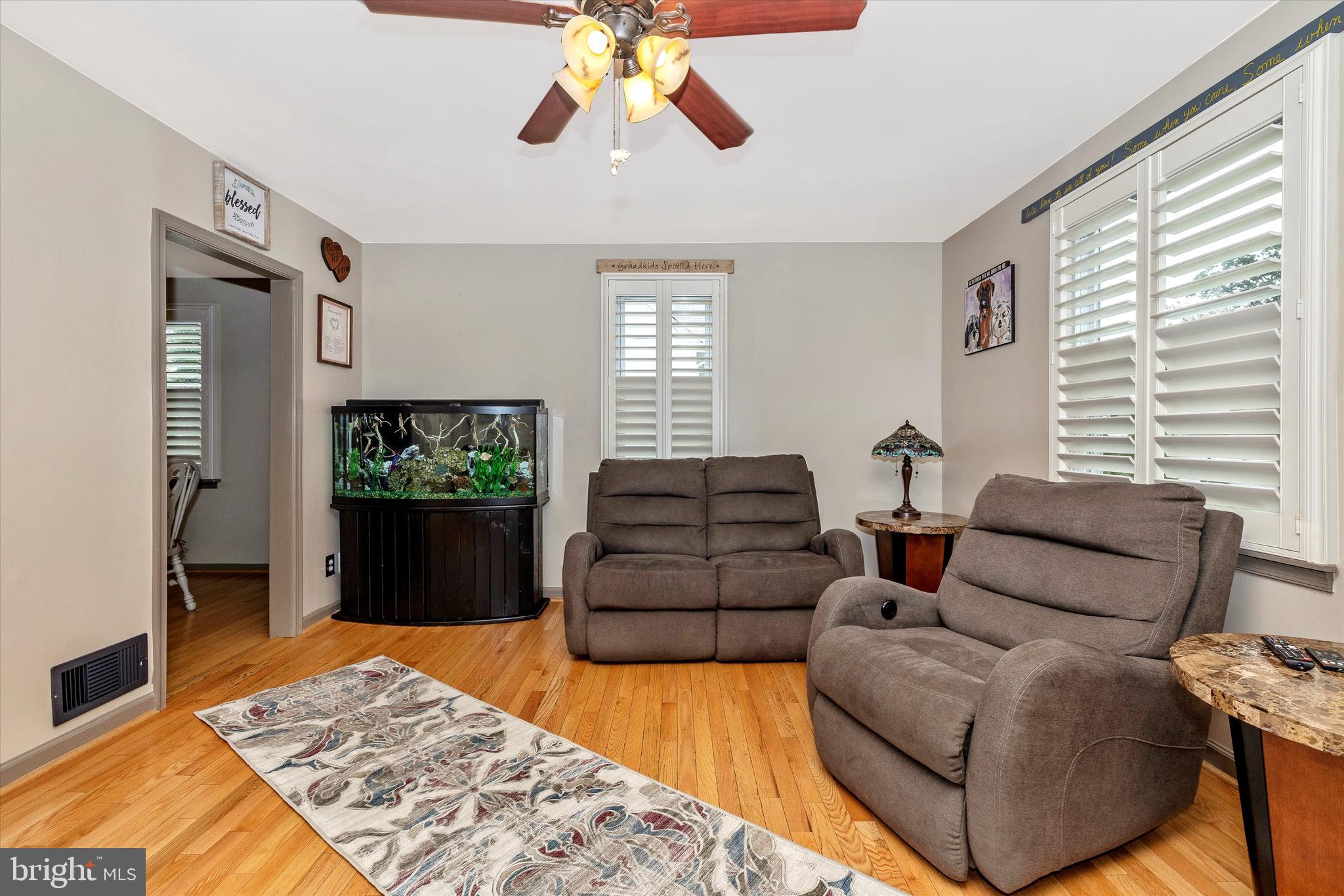 1715 Goodview Road Baltimore, MD 21234 - Photo 5 of 80 Living Room