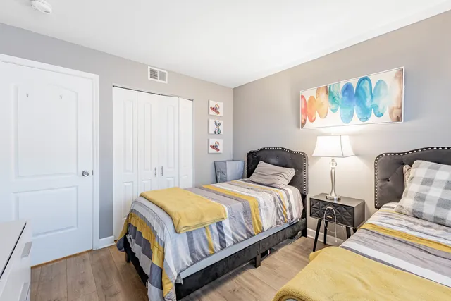 $192,000 | 6135 West 94th Street, Unit A2, Oak Lawn, IL 60453