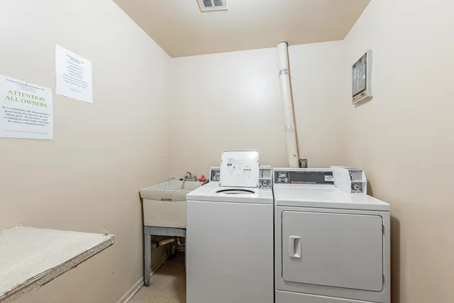 $192,000 | 6135 West 94th Street, Unit A2, Oak Lawn, IL 60453