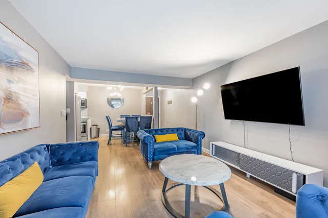 $192,000 | 6135 West 94th Street, Unit A2, Oak Lawn, IL 60453