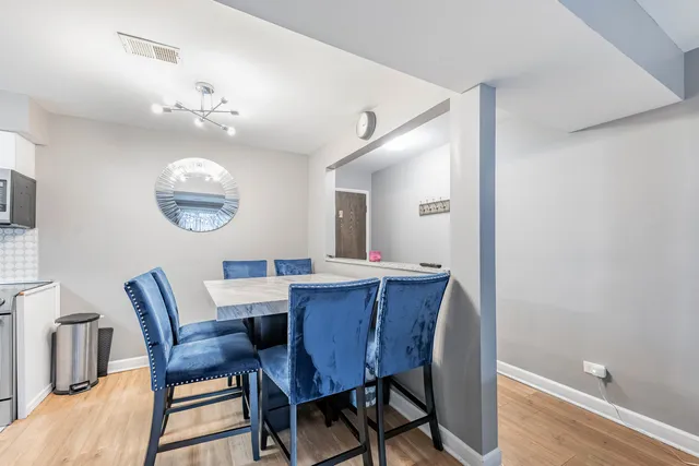 $192,000 | 6135 West 94th Street, Unit A2, Oak Lawn, IL 60453