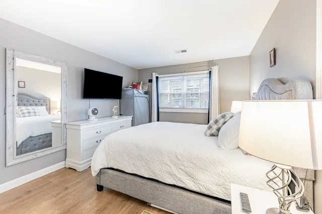 $192,000 | 6135 West 94th Street, Unit A2, Oak Lawn, IL 60453