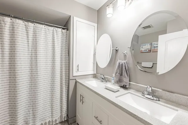 $192,000 | 6135 West 94th Street, Unit A2, Oak Lawn, IL 60453