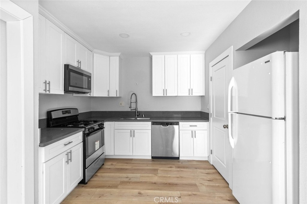 7137 Greeley Street, Unit 4 Tujunga, CA 91042 - Photo 8 of 29