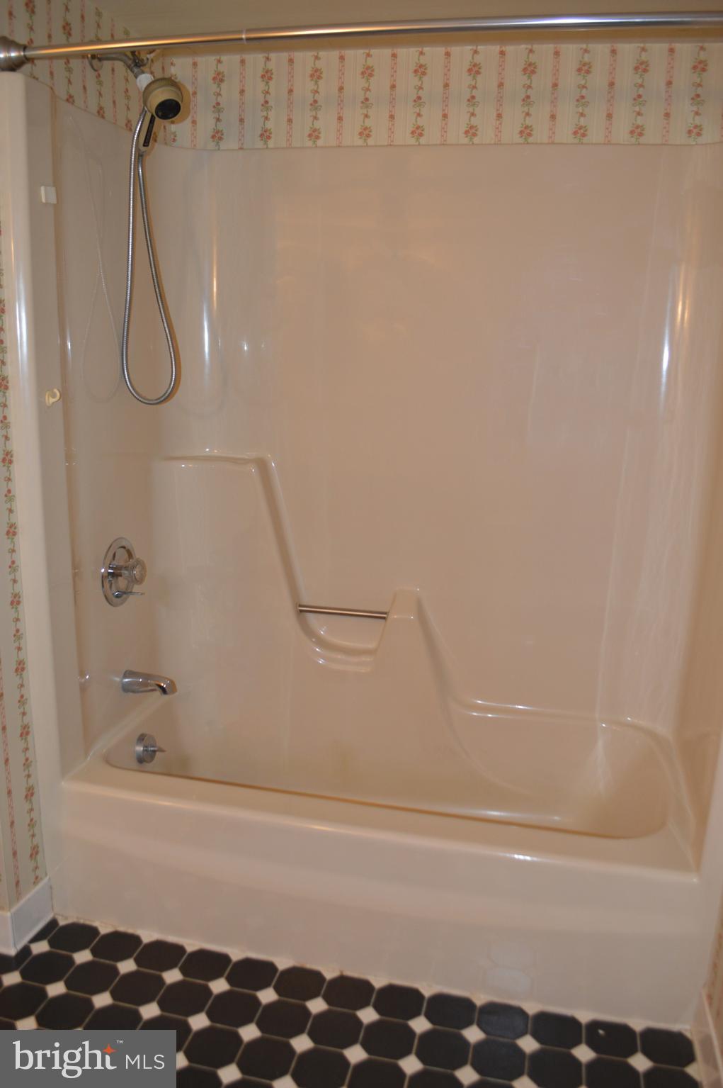 2736 Albert Rill Road Westminster, MD 21157 - Photo 11 of 28 Bathroom 1 - view 2