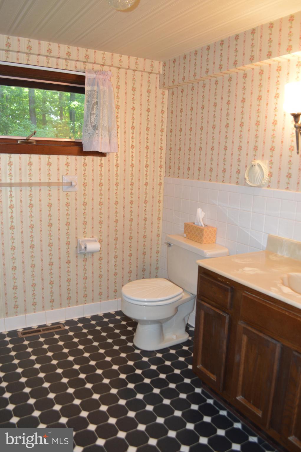 2736 Albert Rill Road Westminster, MD 21157 - Photo 10 of 28 Bathroom 1 - view 1