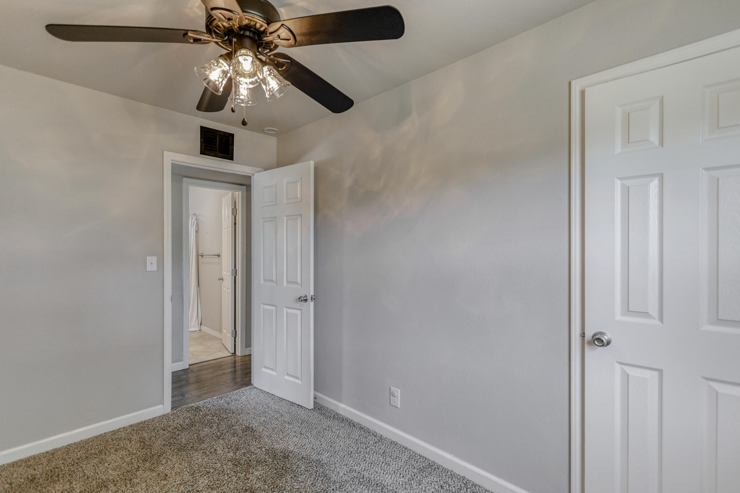 19291 Anna Road Anderson, CA 96007 - Photo 11 of 27 Bedroom 1