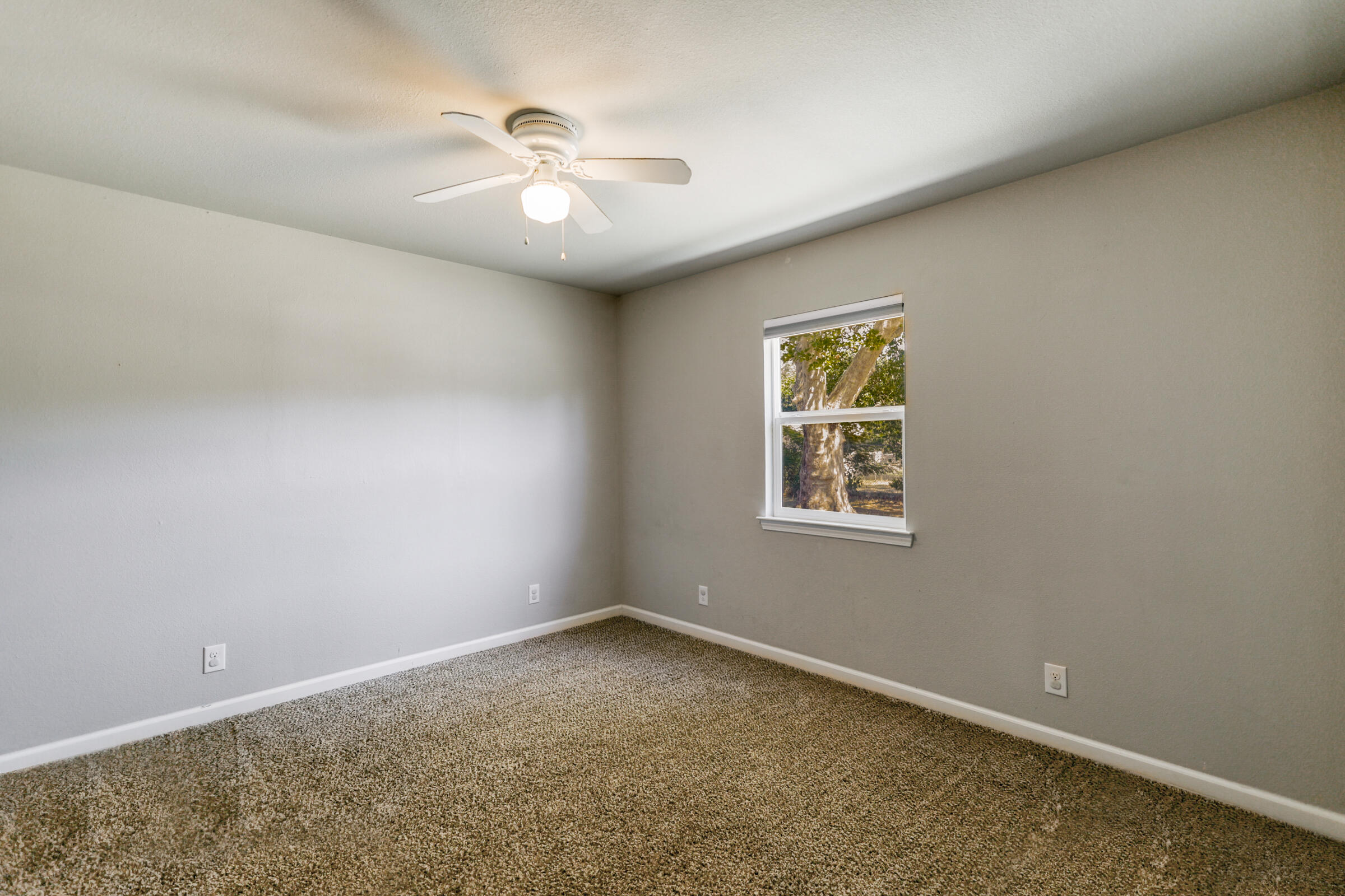 19291 Anna Road Anderson, CA 96007 - Photo 13 of 27 Bedroom 2