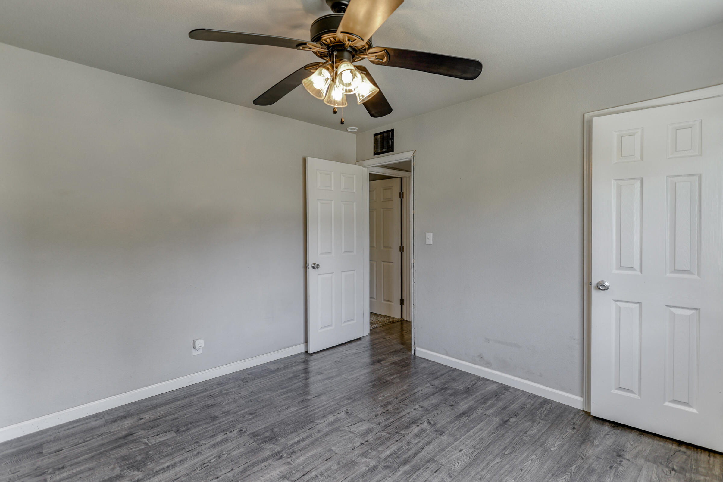 19291 Anna Road Anderson, CA 96007 - Photo 16 of 27 Bonus Room Before Entering Master