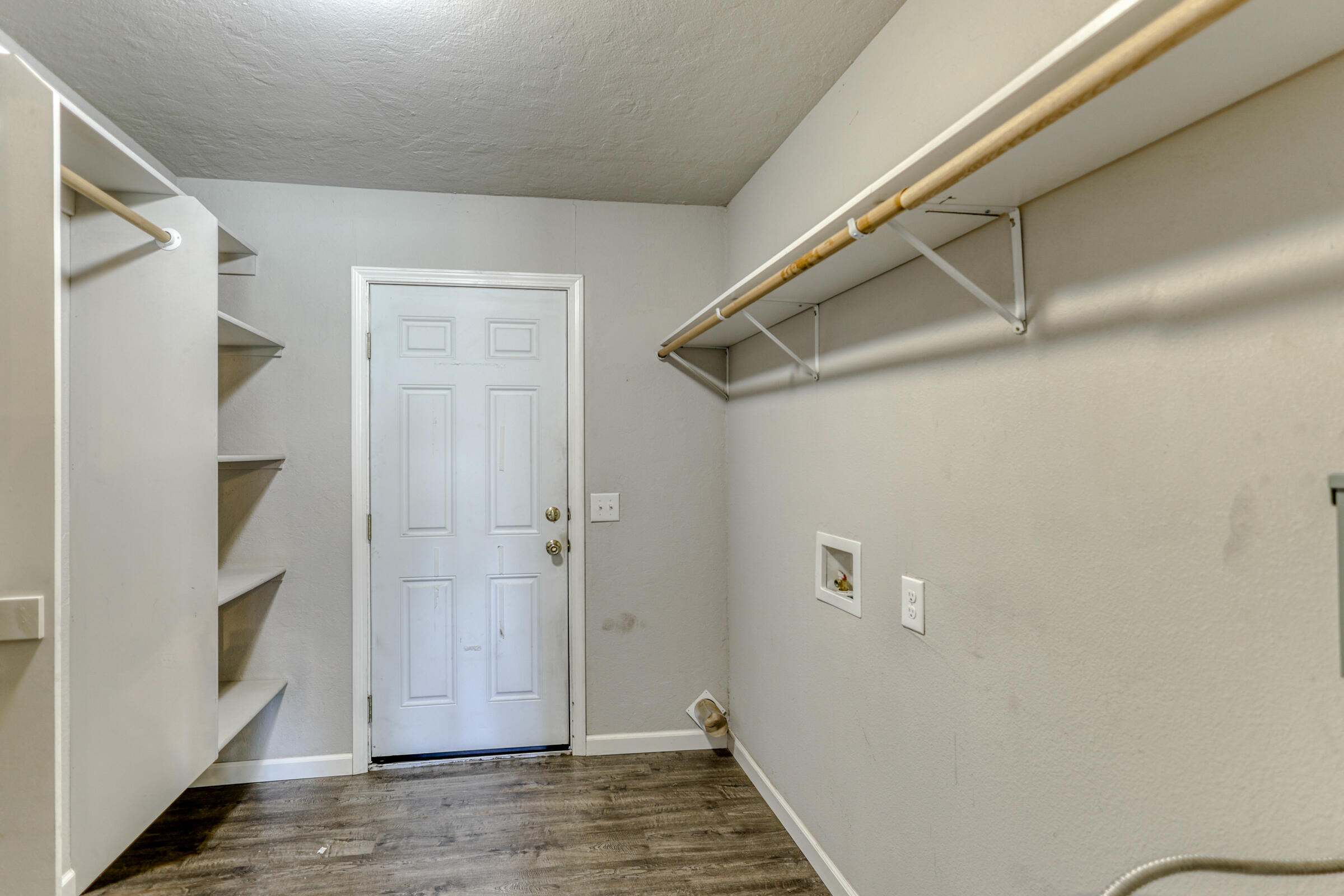 19291 Anna Road Anderson, CA 96007 - Photo 20 of 27 Master Closet