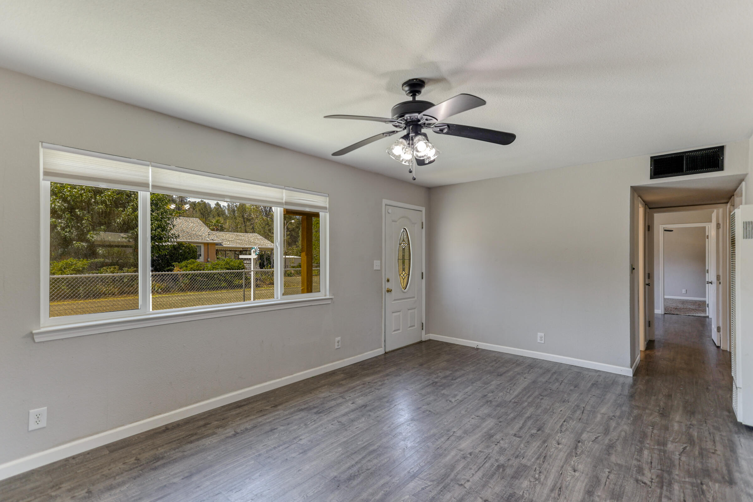 19291 Anna Road Anderson, CA 96007 - Photo 3 of 27 Dining Room View 1