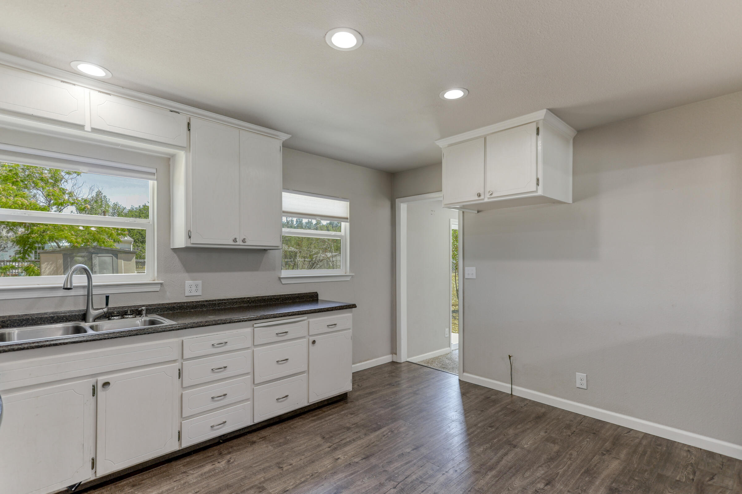 19291 Anna Road Anderson, CA 96007 - Photo 6 of 27 Kitchen View 2