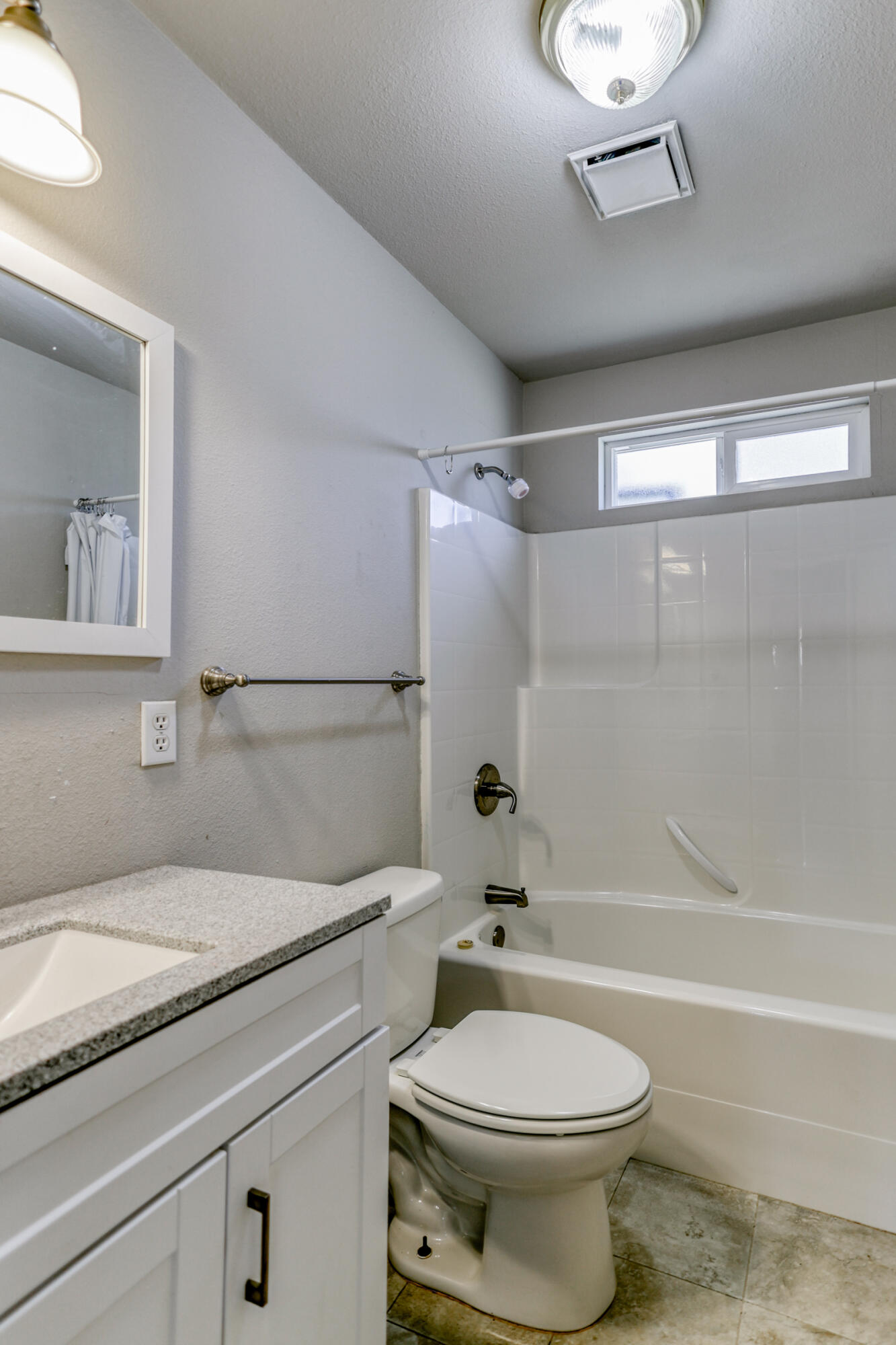 19291 Anna Road Anderson, CA 96007 - Photo 10 of 27 Main Bathroom