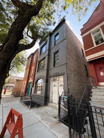 $950,000 | 2009 West Cullerton Street, Chicago, IL 60608