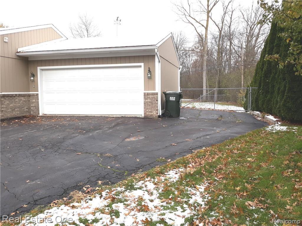 1804 Ruby Avenue Rochester Hills, MI 48309 - Photo 3 of 24