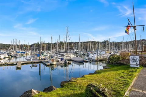 $260,000 | 141 Parfitt Way Southwest, Unit A15, Bainbridge Island, WA 98110