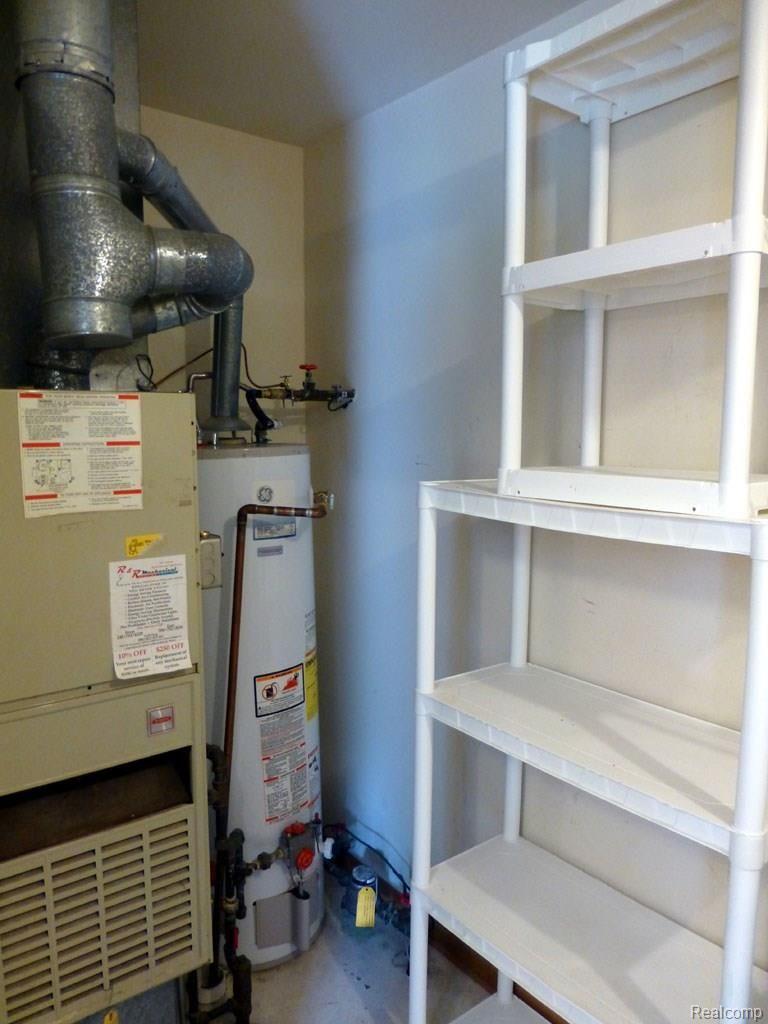 3079 Gerald Avenue Rochester, MI 48307 - Photo 10 of 25 P1030766RC.jpg