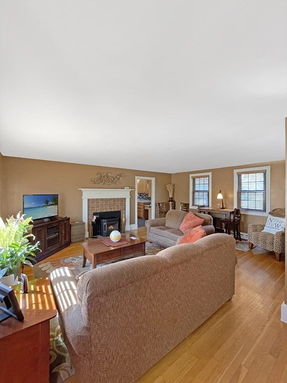 27 Shaker Road Dartmouth, MA 02747 - Photo 8 of 20 Gallery Image 8
