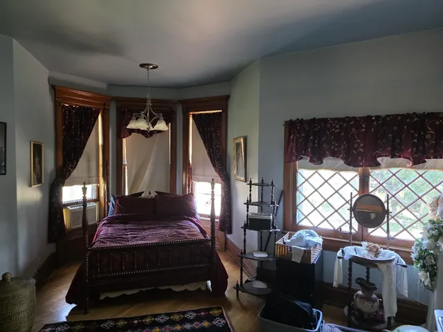 $617,900 | 705 West Highland Avenue, Elgin, IL 60123