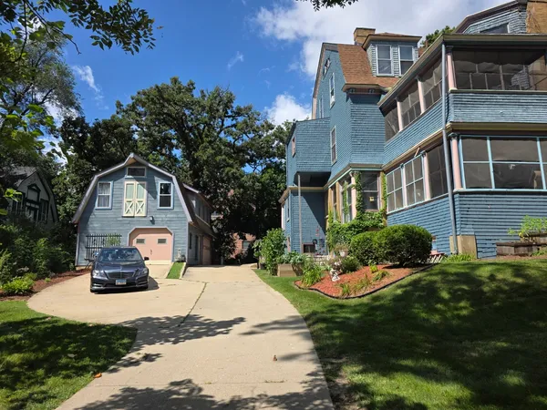$617,600 | 705 West Highland Avenue, Elgin, IL 60123