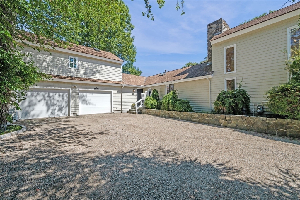 110 Galloupes Point Road Swampscott, MA 01907 - Photo 10 of 42 Gallery Image 10