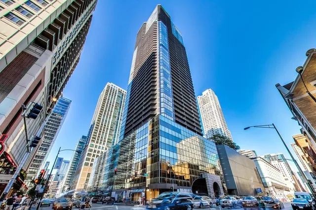 $950,000 | 10 East Ontario Street, Unit 480102, Chicago, IL 60611