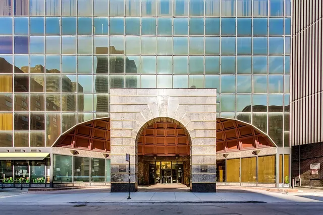 $950,000 | 10 East Ontario Street, Unit 480102, Chicago, IL 60611