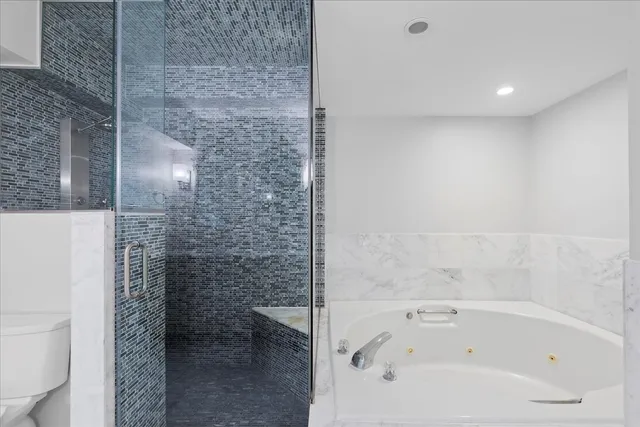 $950,000 | 10 East Ontario Street, Unit 480102, Chicago, IL 60611