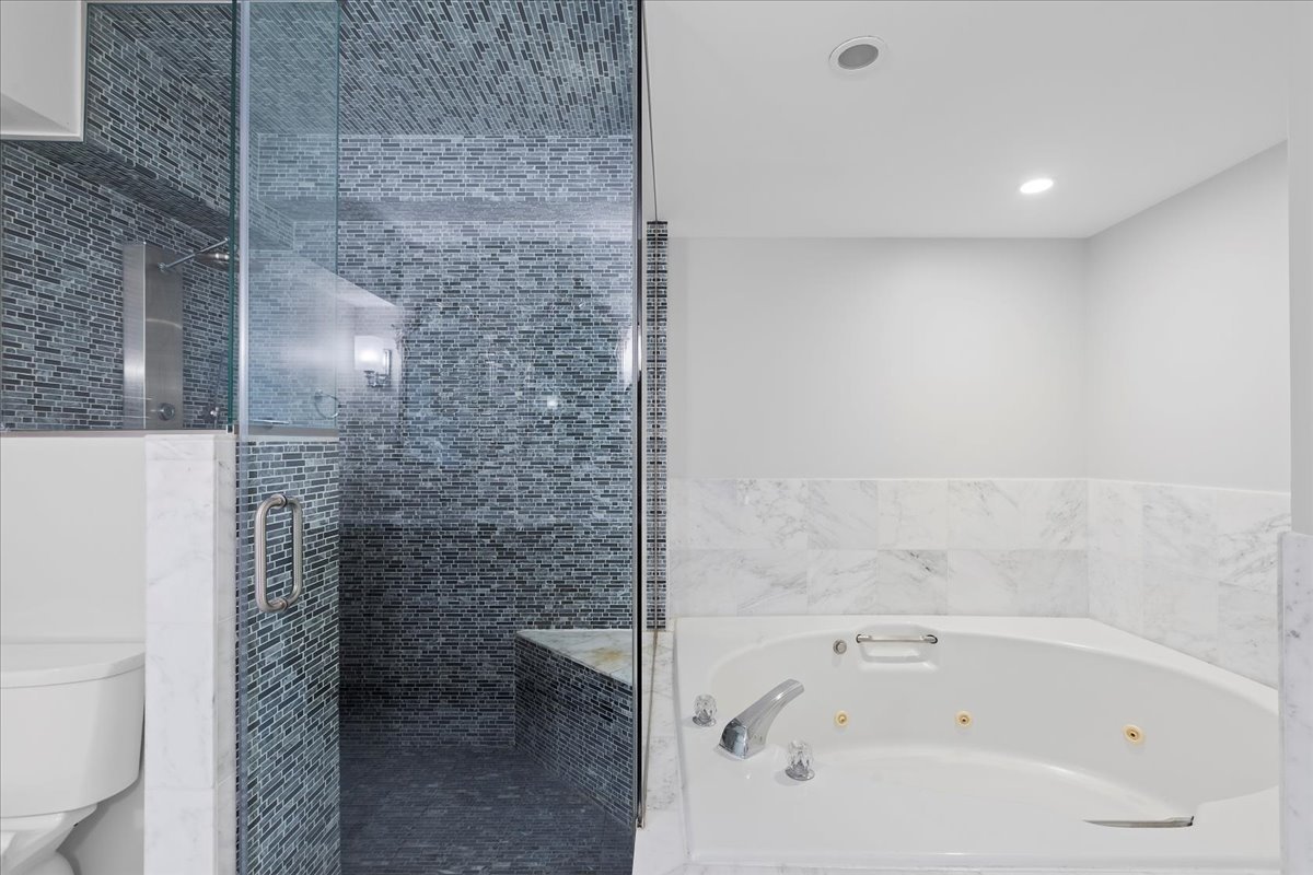 10 East Ontario Street, Unit 480102 Chicago, IL 60611 - Photo 23 of 41 a bathroom with a bathtub