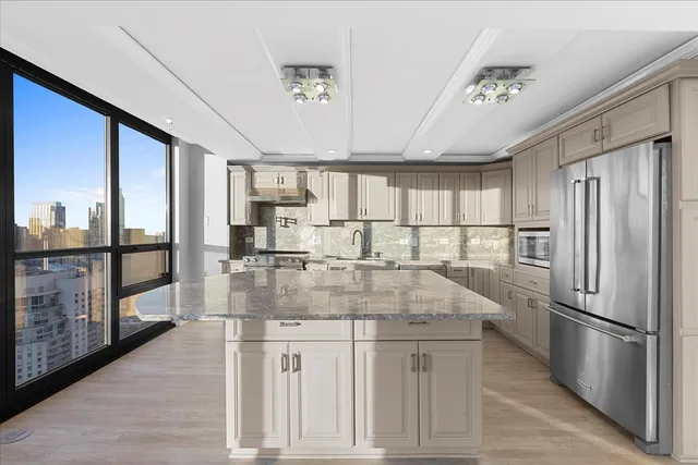 $950,000 | 10 East Ontario Street, Unit 480102, Chicago, IL 60611