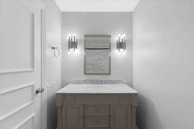 $950,000 | 10 East Ontario Street, Unit 480102, Chicago, IL 60611